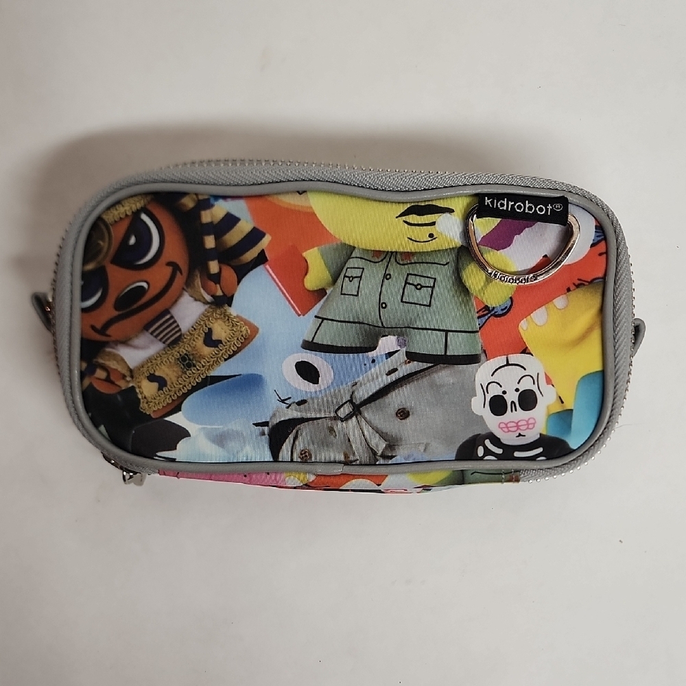 Kidrobot Vintage Rare Y2K Multicolor Pile Up Print Robot Amazing Zip Bag